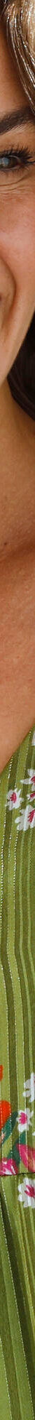 Robe courte imprimé floral, voile fils brillants (kaki / rose) Robe courte imprimé floral, voile fils brillants (kaki / rose)